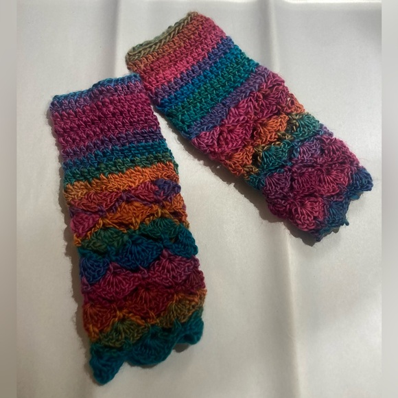 Hand made scarf and mitt set - Picture 2 of 5